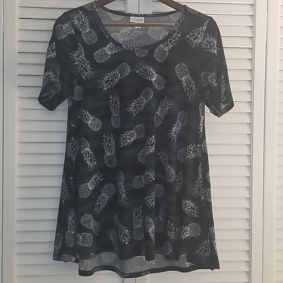LuLaRoe Tops - LuLaRoe Perfect T, size small NWT